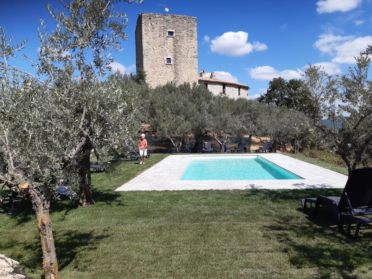 Castello Di Cisterna Aparthotel Gaglietole Exterior photo