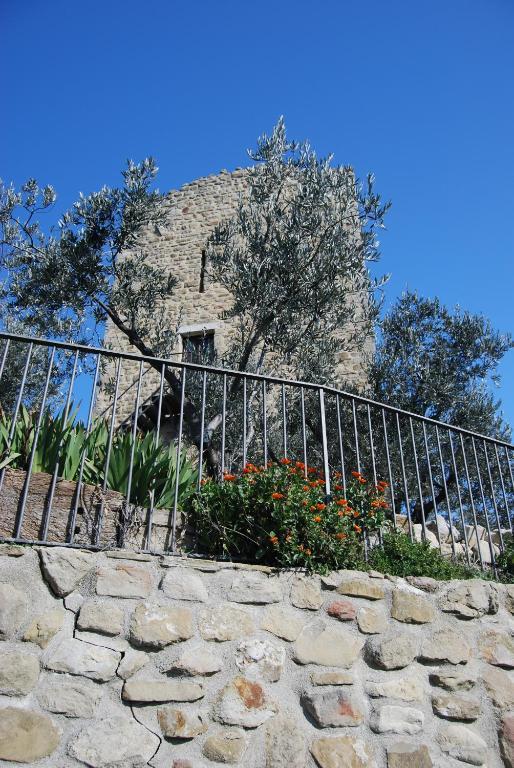 Castello Di Cisterna Aparthotel Gaglietole Exterior photo