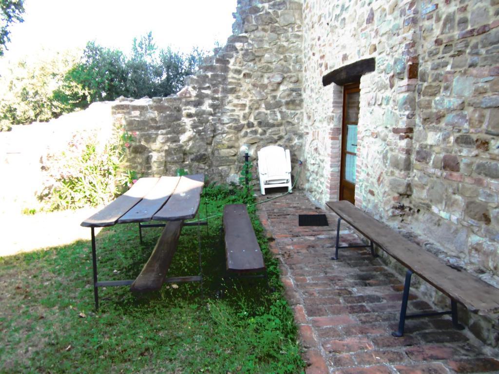 Castello Di Cisterna Aparthotel Gaglietole Exterior photo