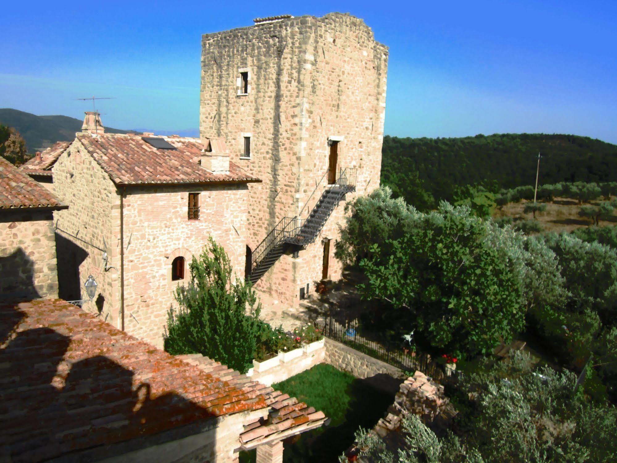 Castello Di Cisterna Aparthotel Gaglietole Exterior photo
